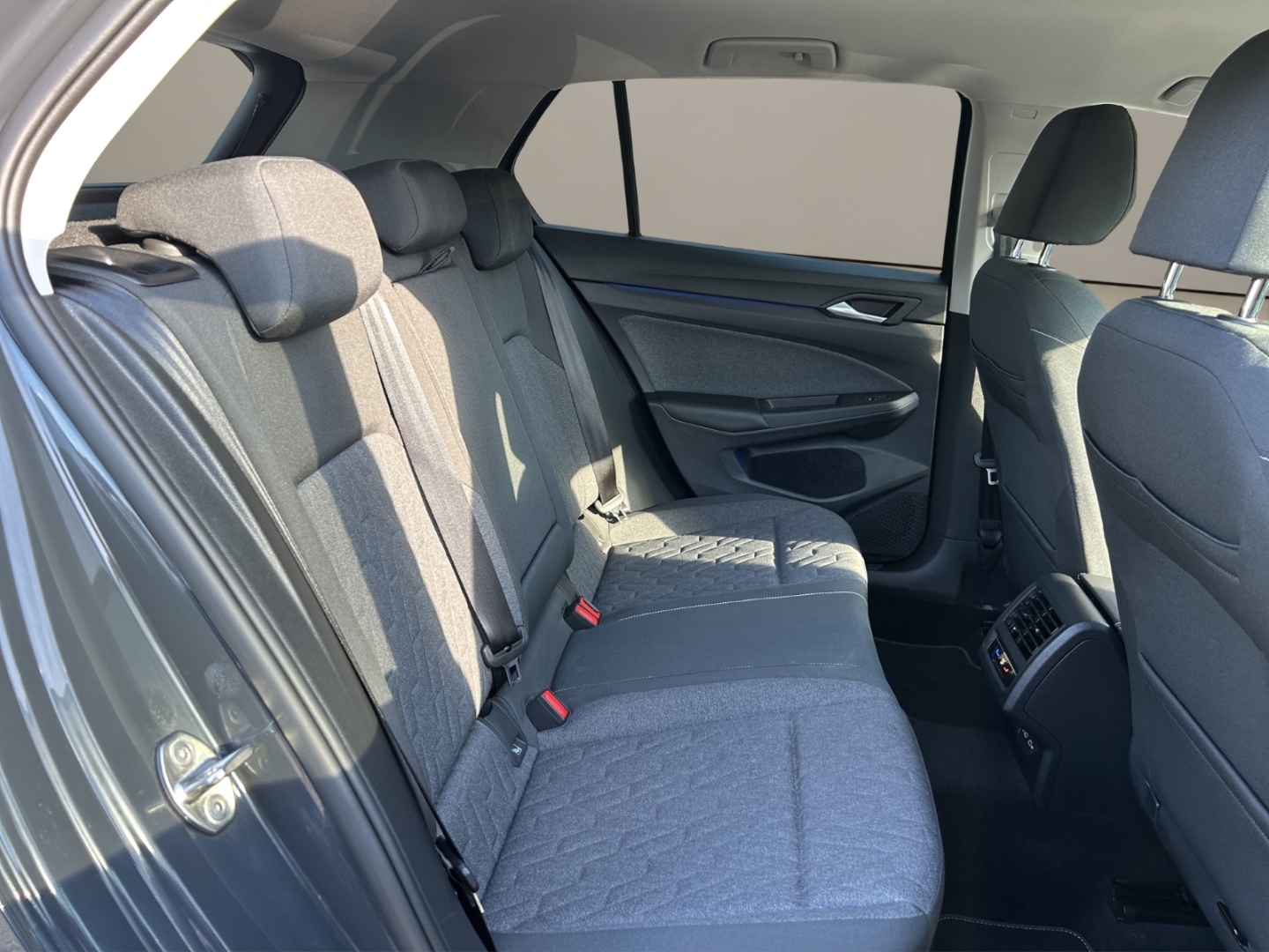 VW Golf VIII LED,ACC,Climatronic,App-Connect,Tempomat,PDC, uranograu – Bild 16