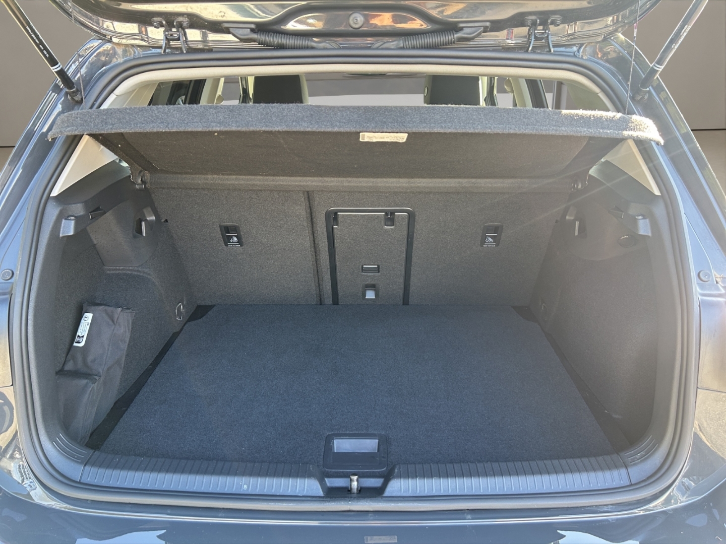 VW Golf VIII LED,ACC,Climatronic,App-Connect,Tempomat,PDC, uranograu – Bild 17