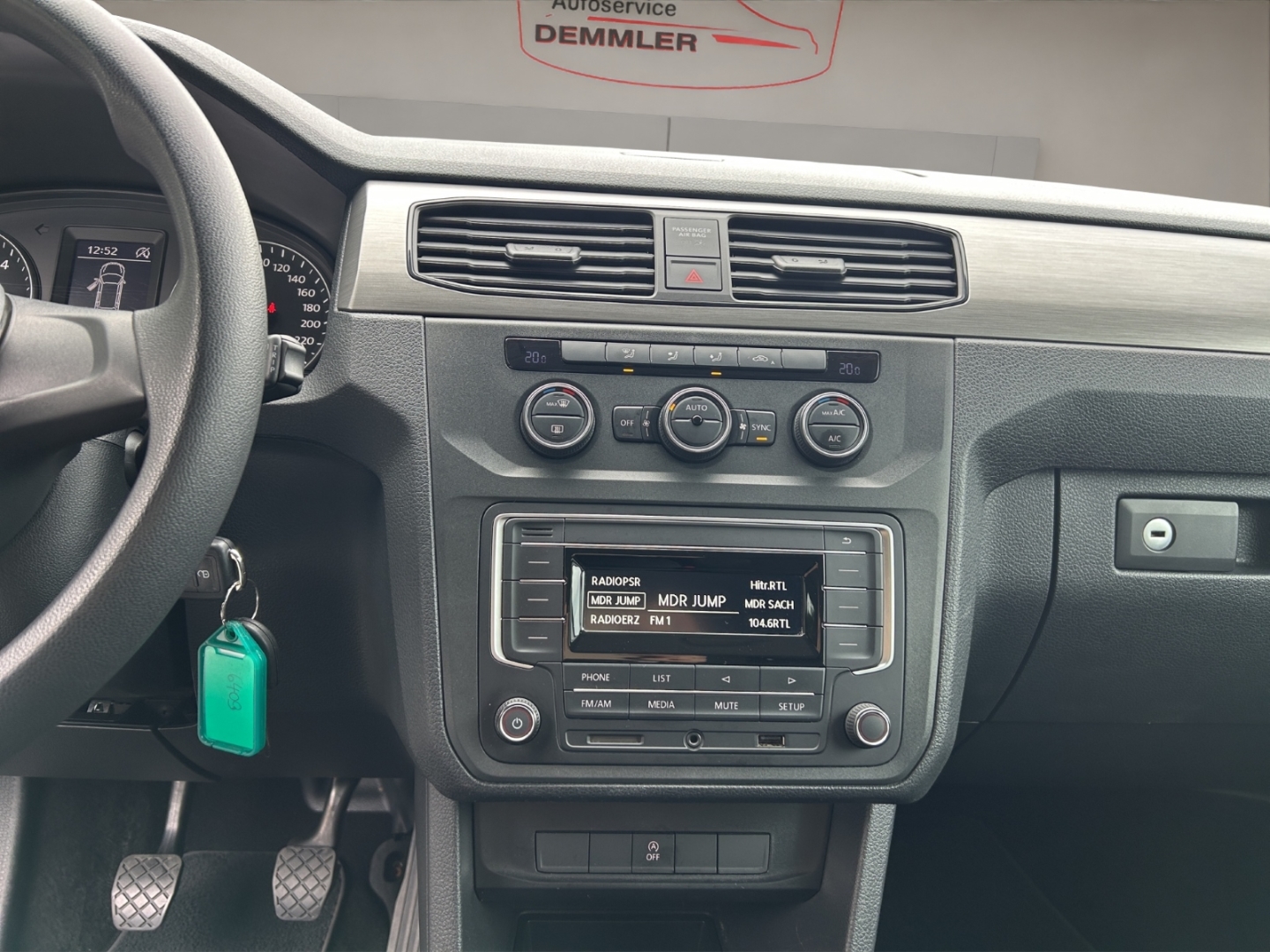 VW Caddy 2.0 TDI, Climatronic, Tempomat ,Parksensoren, candy-weiß – Bild 14