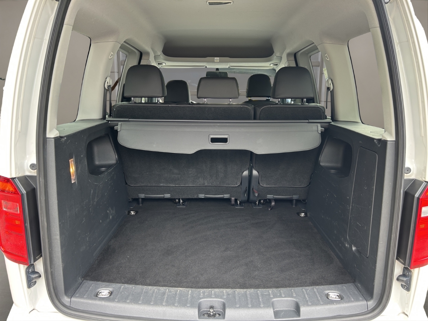 VW Caddy 2.0 TDI, Climatronic, Tempomat ,Parksensoren, candy-weiß – Bild 17