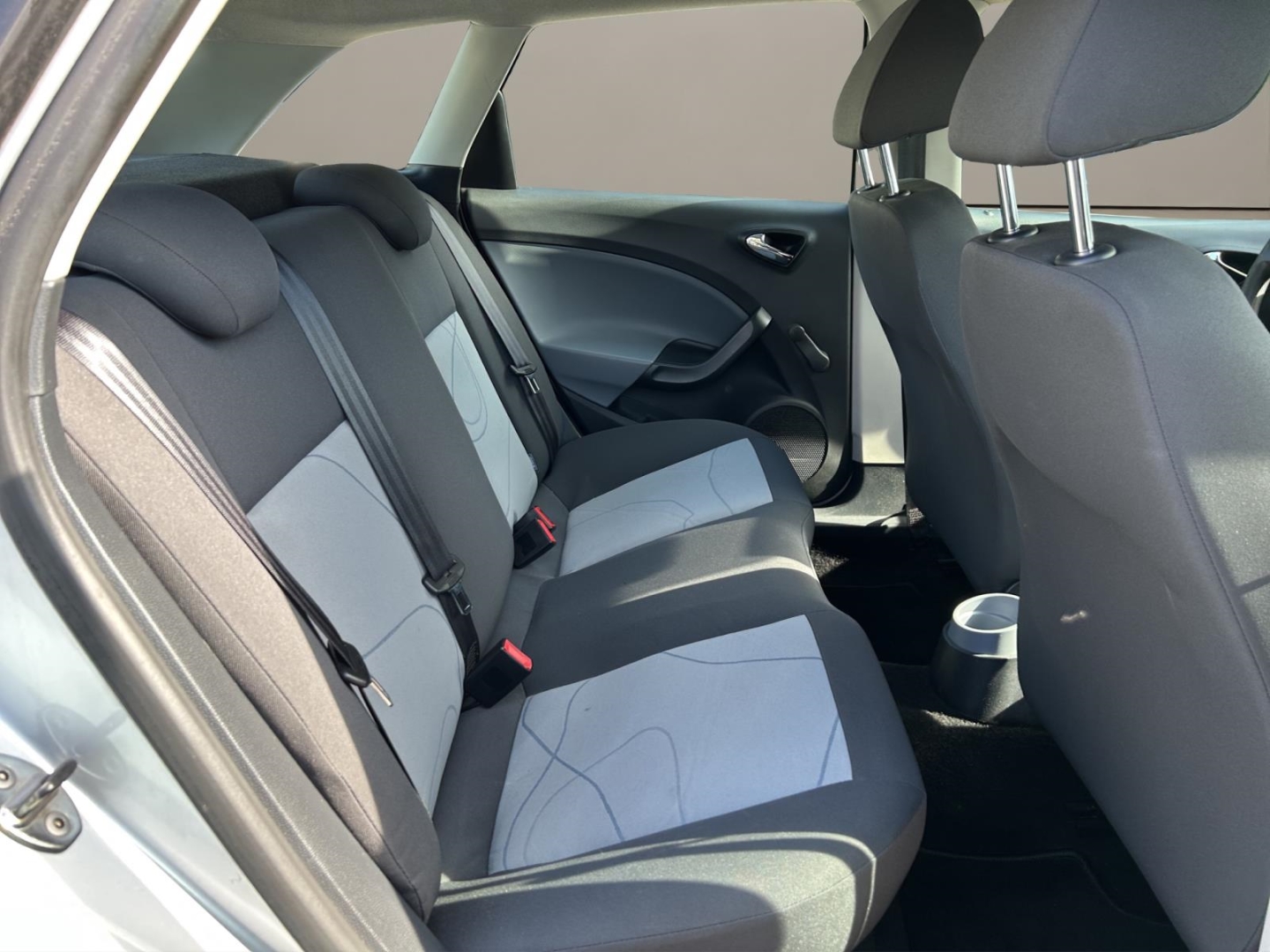 Seat Ibiza ST Reference,Klima, Navi ,Radio MP3, estrella silber – Bild 16