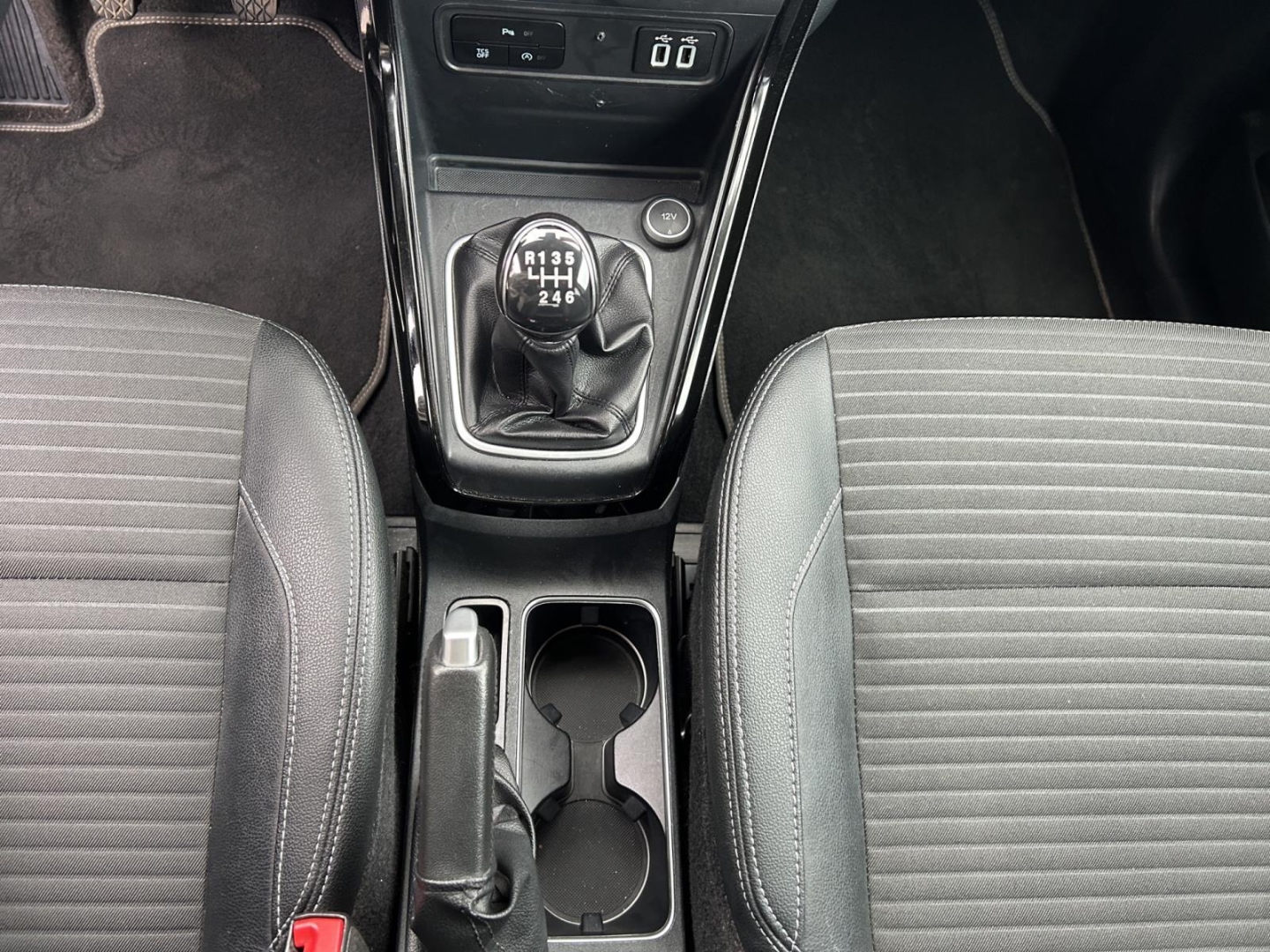 Ford EcoSport Titanium 4X4,AHK,Xenon,Tempomat,Winterpaket, magnetic-grau (metallic) – Bild 13