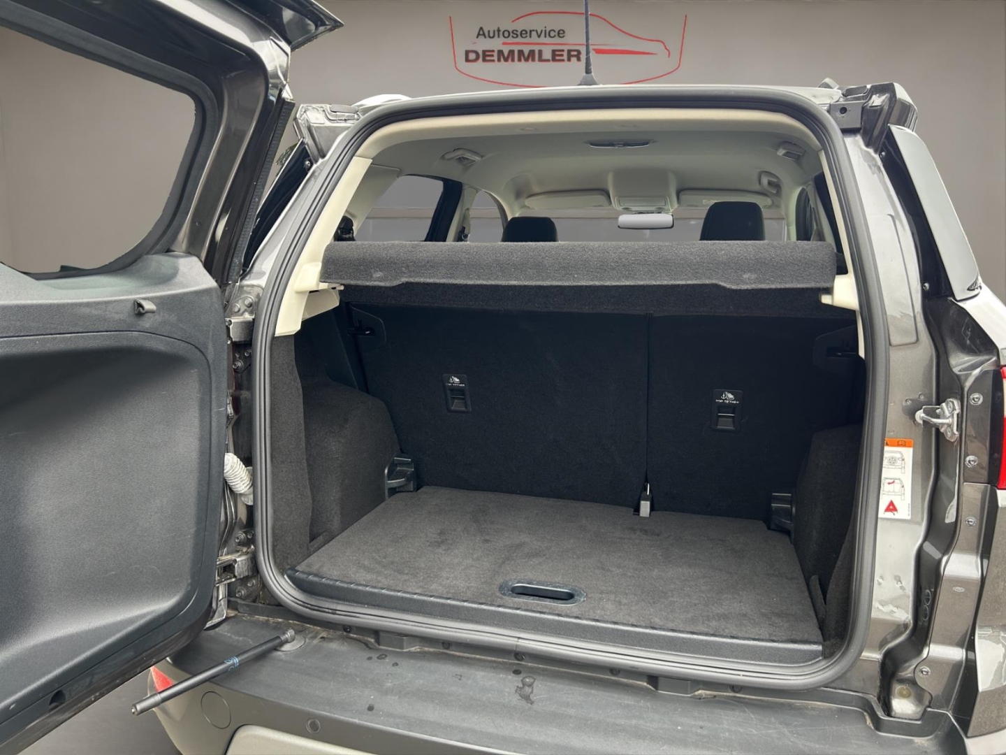 Ford EcoSport Titanium 4X4,AHK,Xenon,Tempomat,Winterpaket, magnetic-grau (metallic) – Bild 17